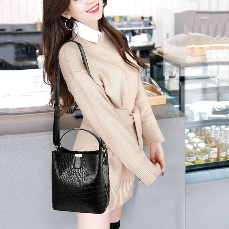 Yogodlns Retro Alligator Bucket Bags for Women Clean Vanilla Store