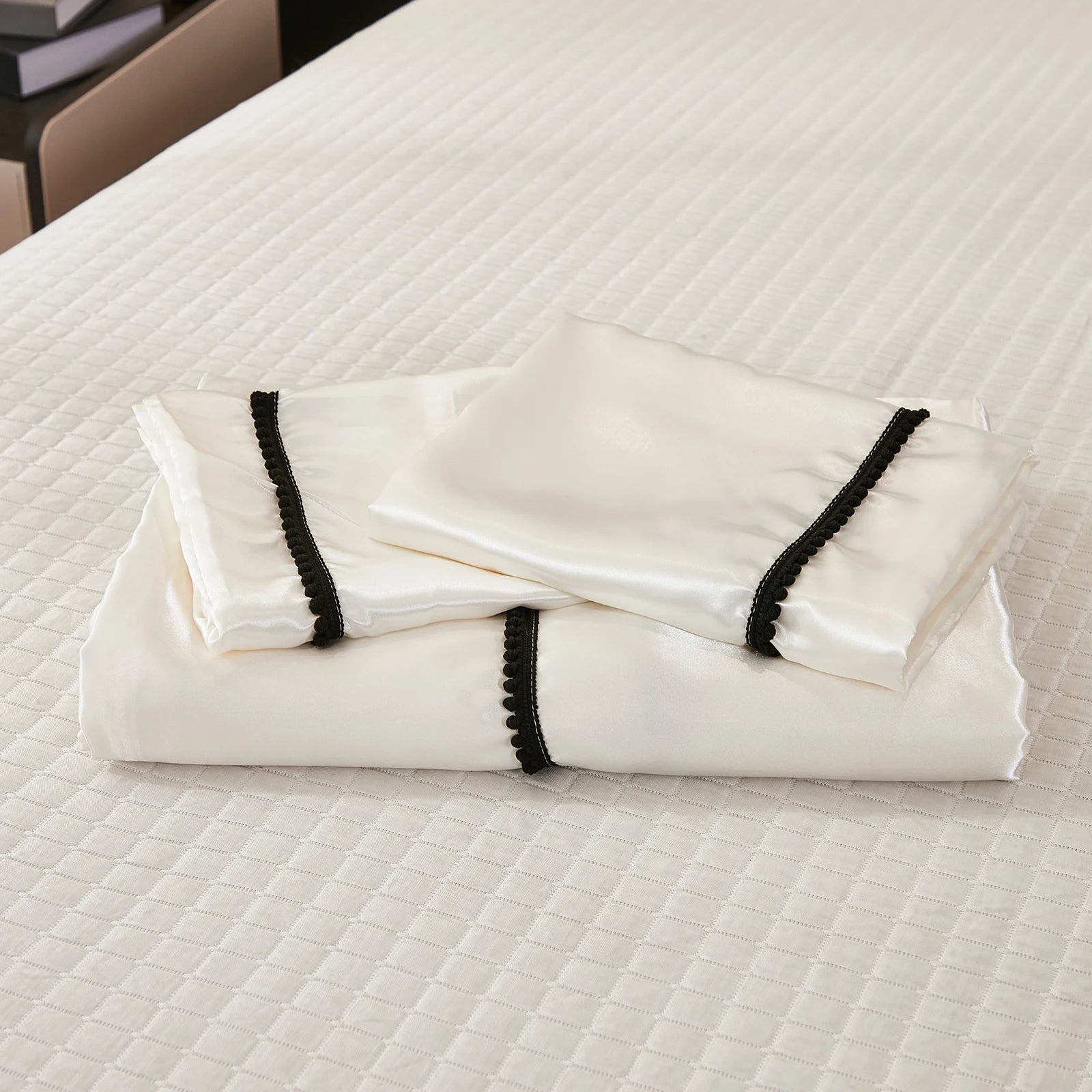 Satin Elegance Bedding Set | Luxurious Comfort 3Pcs Clean Vanilla Store