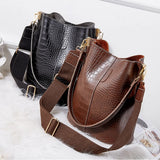 Large-Capacity Crocodile Pattern Leather Crossbody Bag  Clean Vanilla Store
