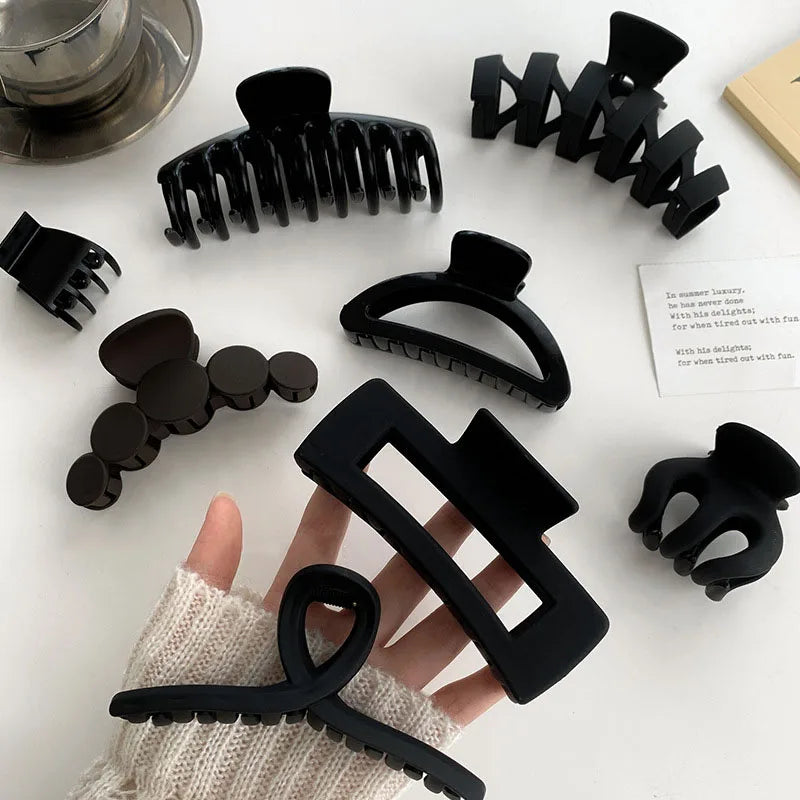 Elegant Black Geometric Hair Claw for Women